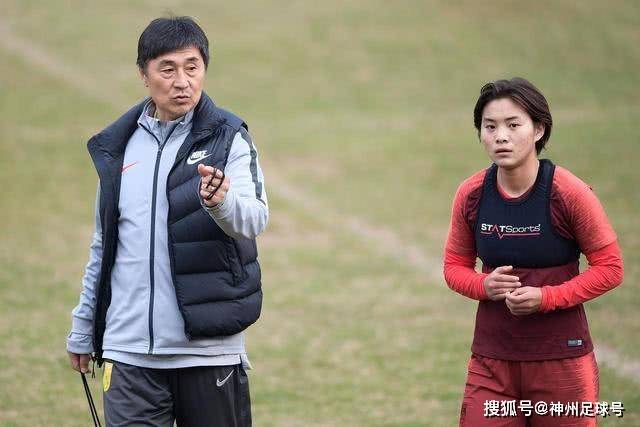张家齐与母亲的复杂关系再次引发关注